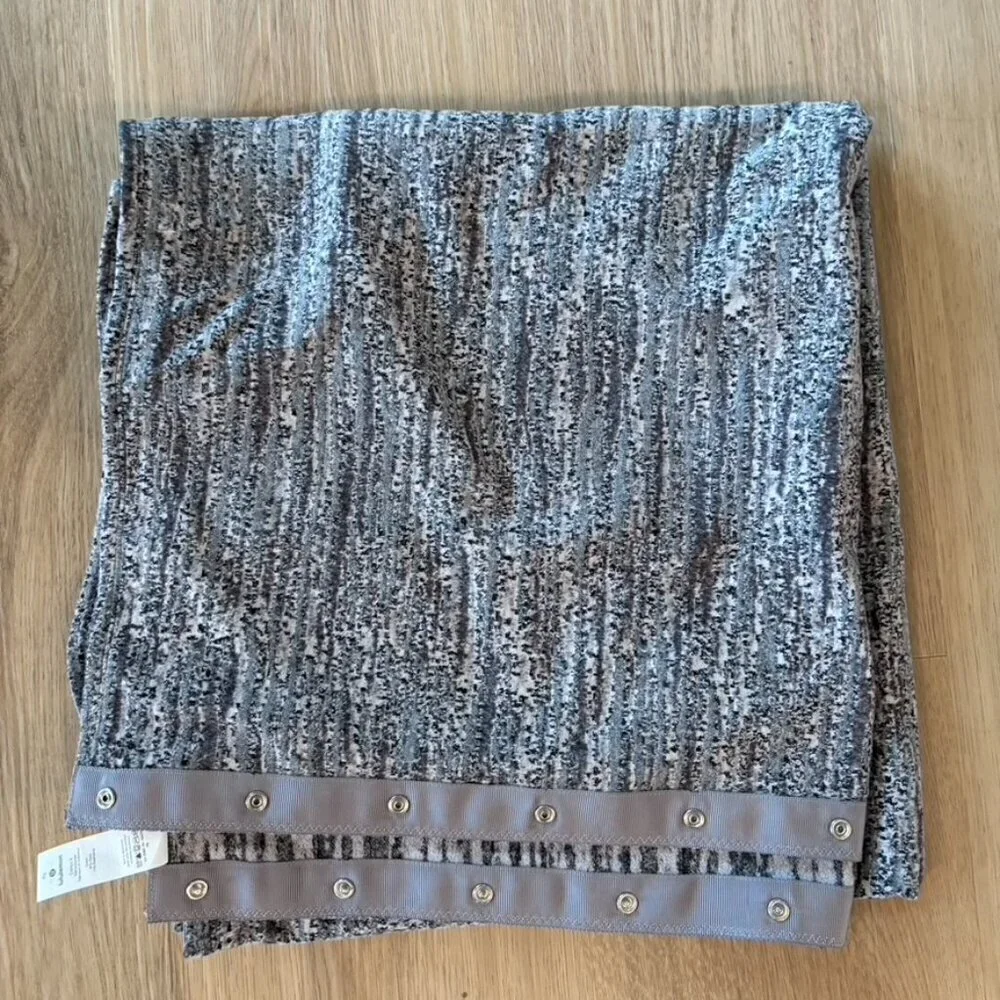 LULULEMON Gray Scarf  Lululemon Customizable Snap Vinyasa Scarf Heathered Gray